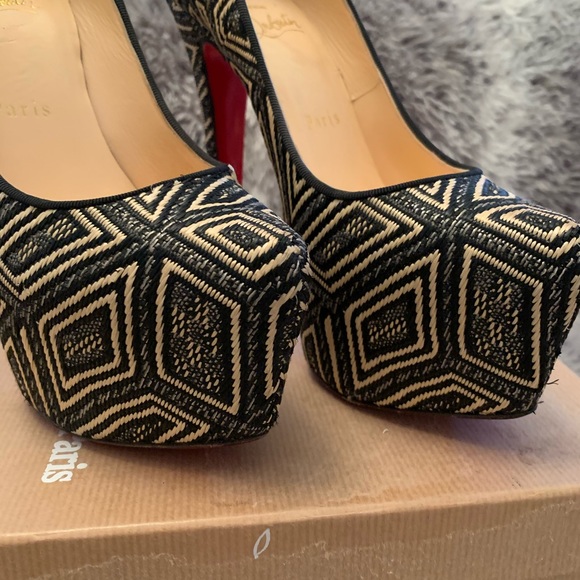 Christian Louboutin Daffodile - Picture 8 of 14